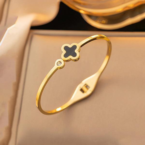 Stainless Steel Gold-Plated Bangle-Style Anti Tarnish Clover Bracele
